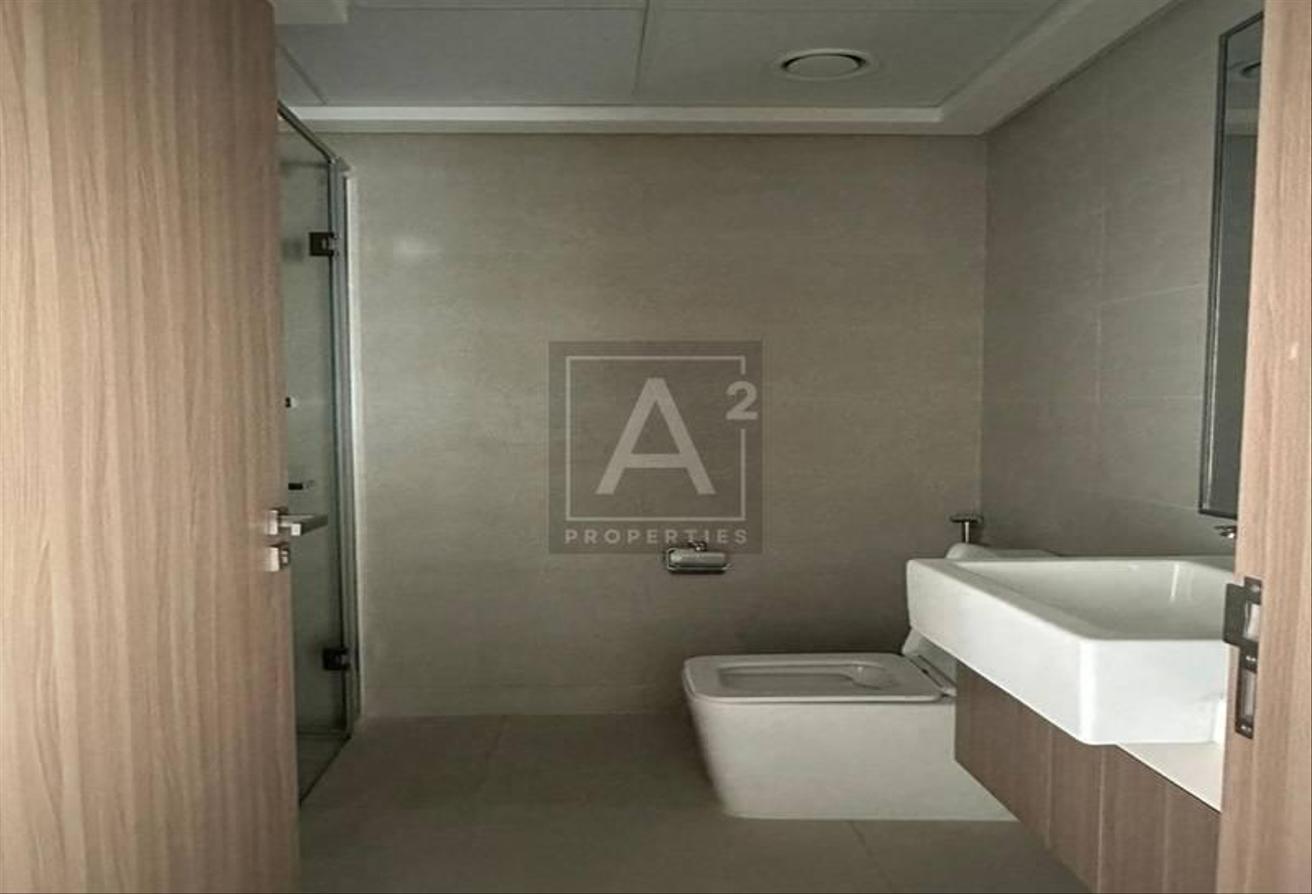 SPACIOUS BALCONY | PRIME LOCATION | POOL VIEW photo 8