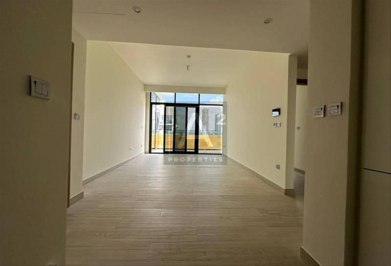 SPACIOUS BALCONY | PRIME LOCATION | POOL VIEW photo 4