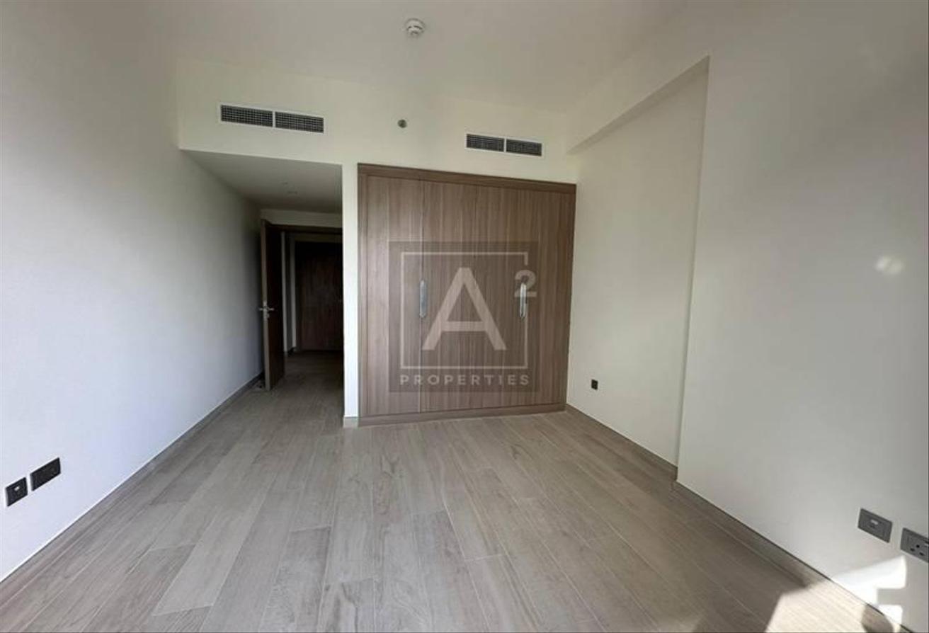SPACIOUS BALCONY | PRIME LOCATION | POOL VIEW photo 15