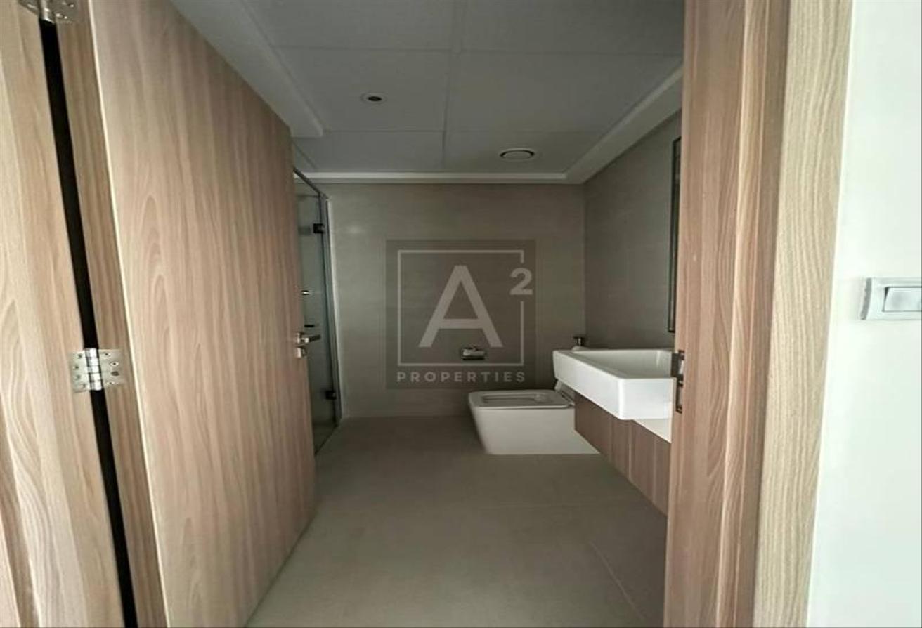SPACIOUS BALCONY | PRIME LOCATION | POOL VIEW photo 11