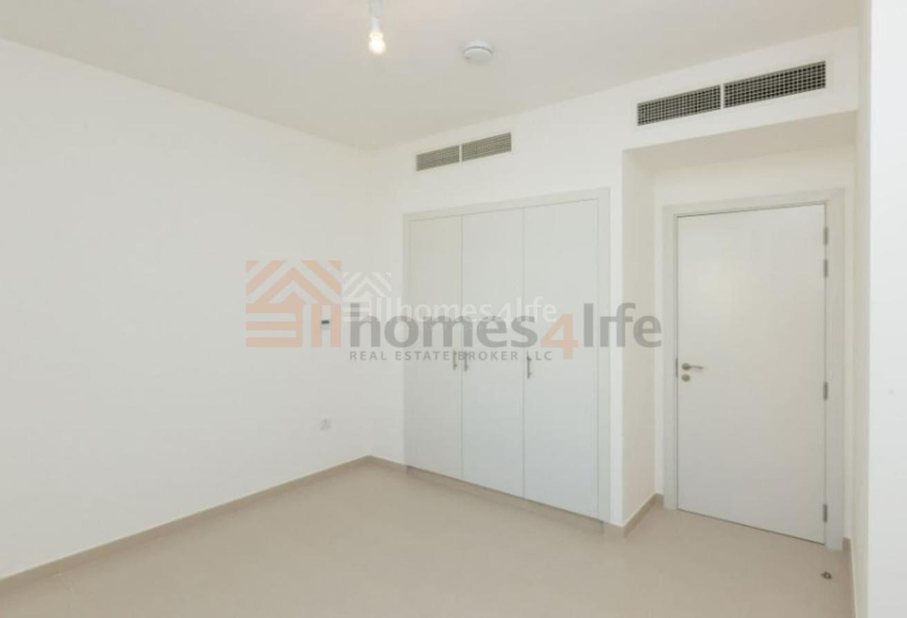 Corner End I Steps from pool and park I Spacious photo 2
