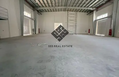 Warehouse - Studio - 4 Bathrooms for rent in Umm Dir - Umm Al Quwain