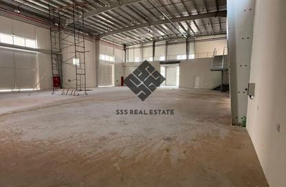 Warehouse - Studio - 4 Bathrooms for rent in Umm Dir - Umm Al Quwain