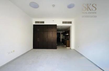 Apartment - Studio - 1 for rent in Al Waleed 5 Building - Al Karama - Bur Dubai - Dubai Apartment - Studio - 1 for rent in Al Waleed 5 Building - Al Karama - Bur Dubai - Dubai