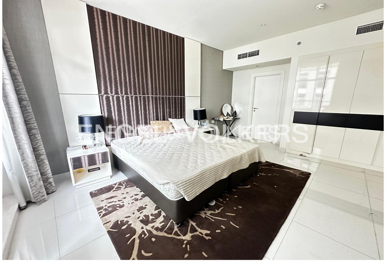 Vacant | Modern and Spacious | Furnished photo 5