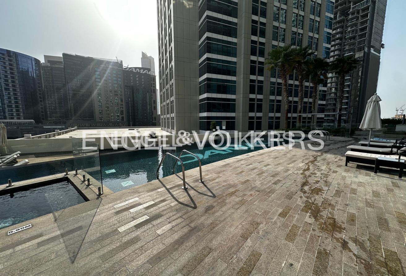 Vacant | Modern and Spacious | Furnished photo 9