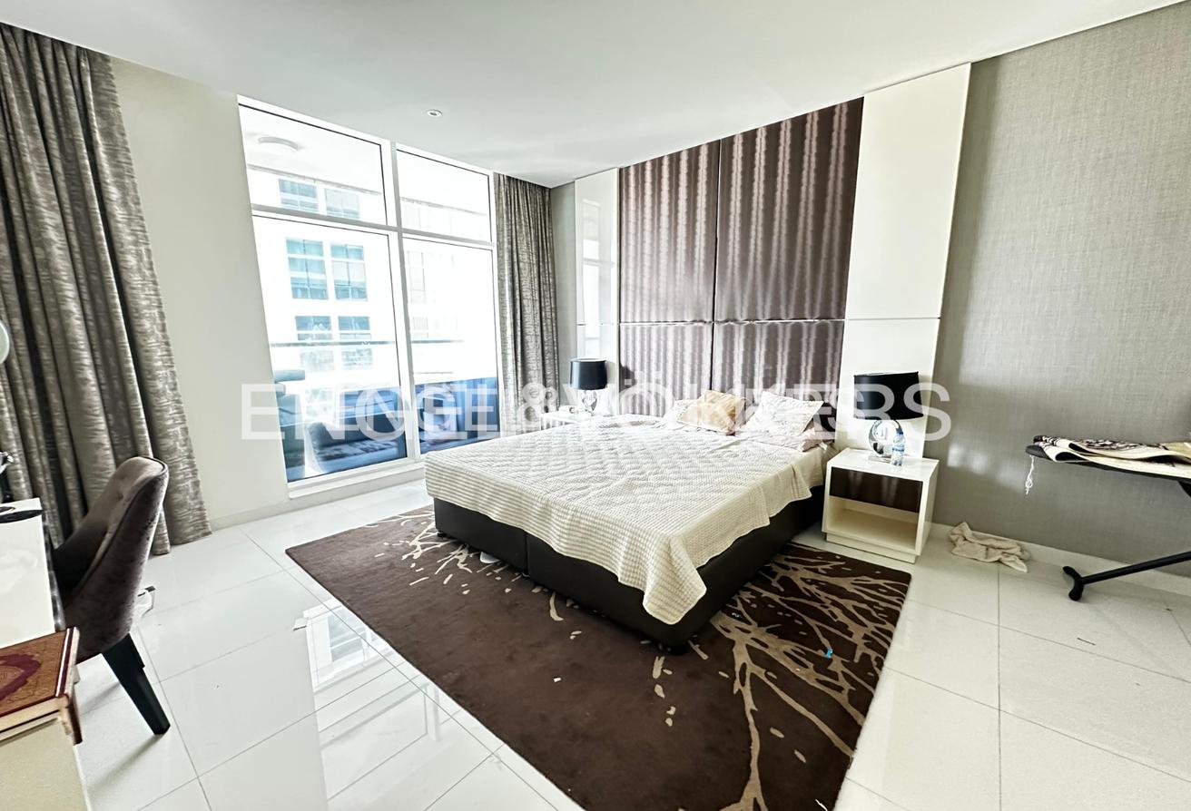 Vacant | Modern and Spacious | Furnished photo 4