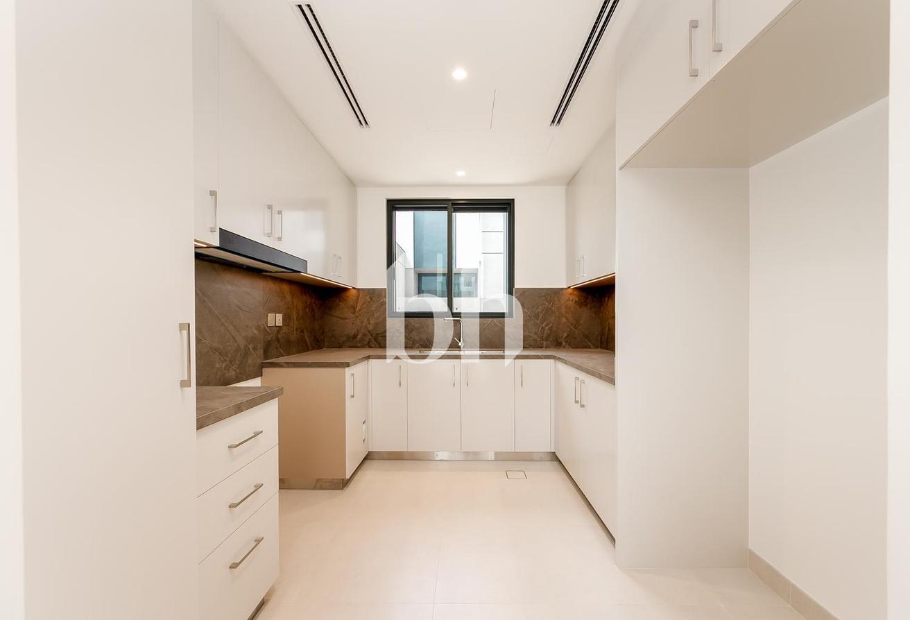Modern Villa | Vacant | Great Quality photo 25