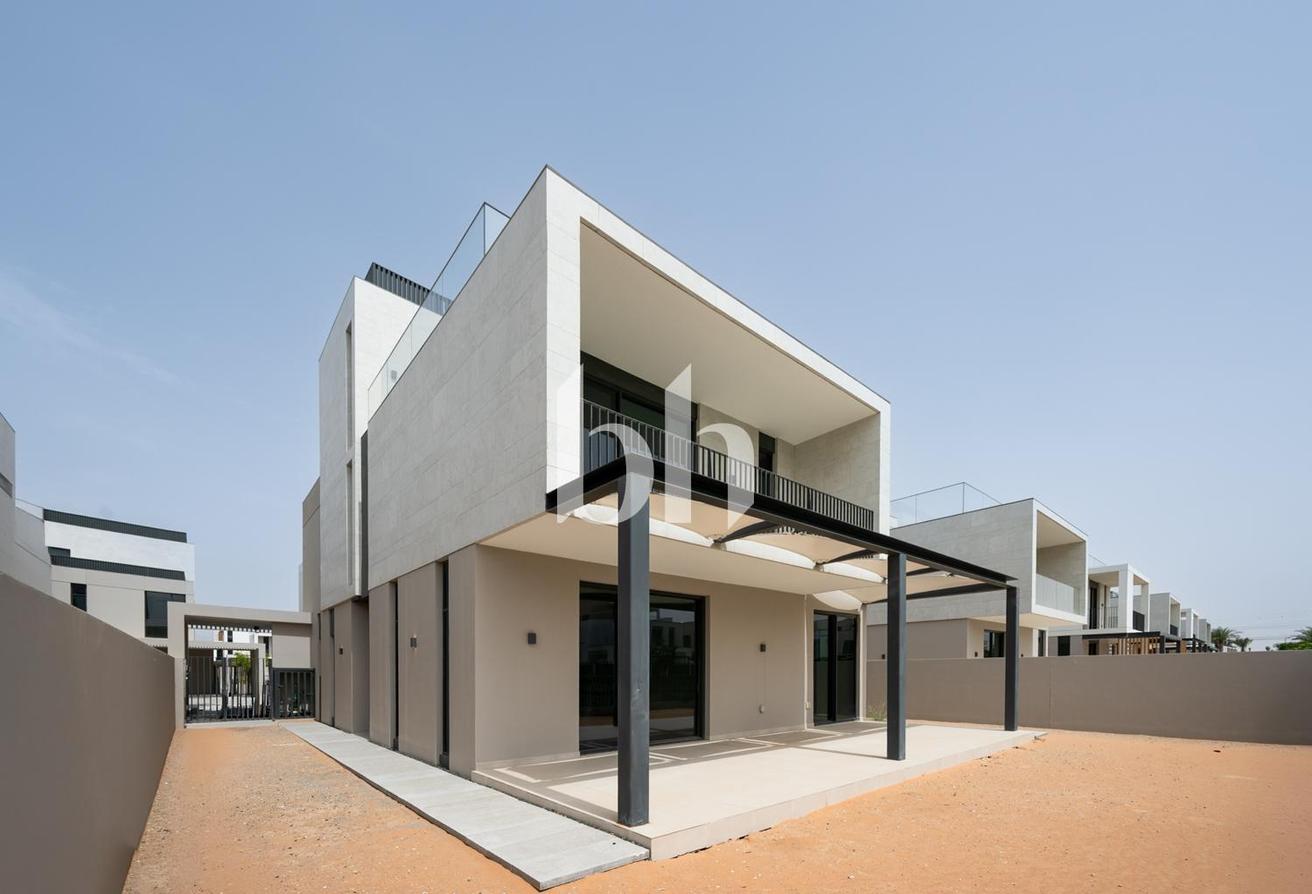 Modern Villa | Vacant | Great Quality photo 2