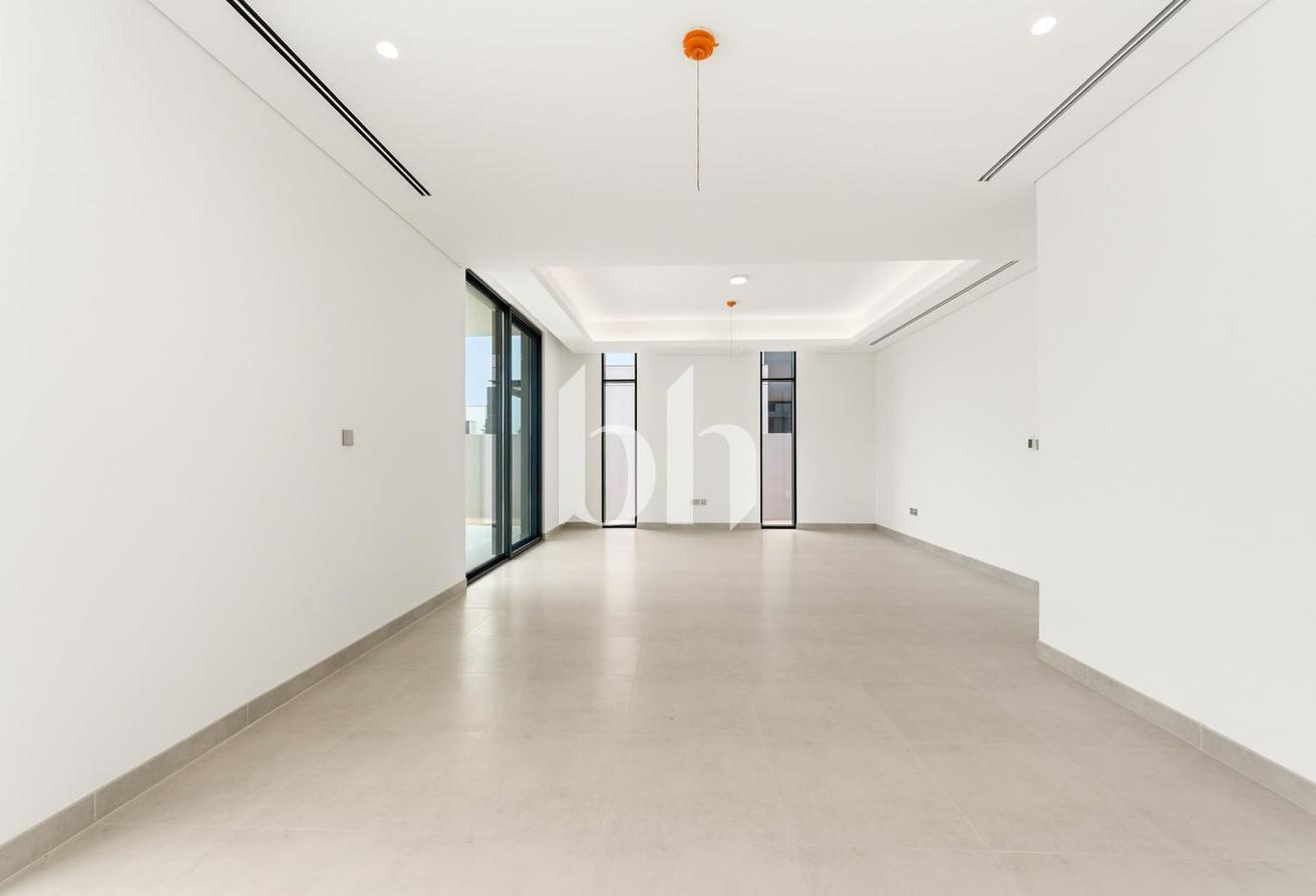 Modern Villa | Vacant | Great Quality photo 4