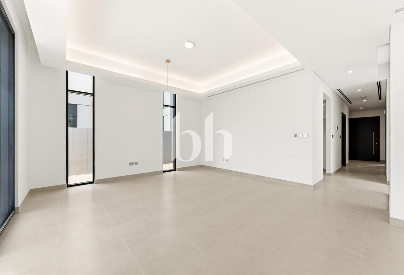 Modern Villa | Vacant | Great Quality photo 15