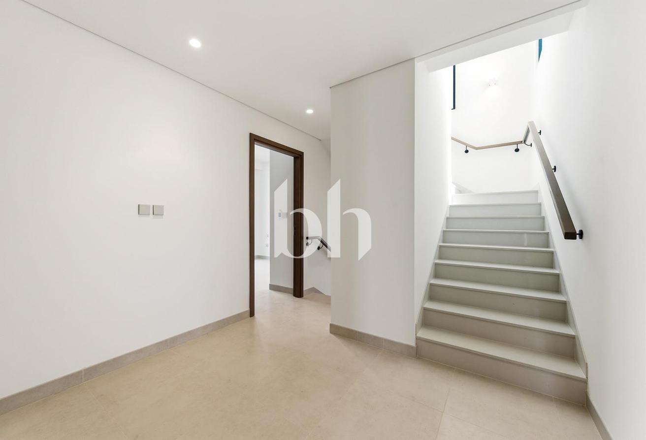 Modern Villa | Vacant | Great Quality photo 7