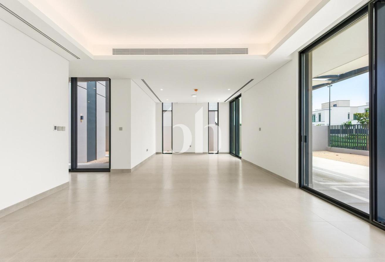 Modern Villa | Vacant | Great Quality photo 5