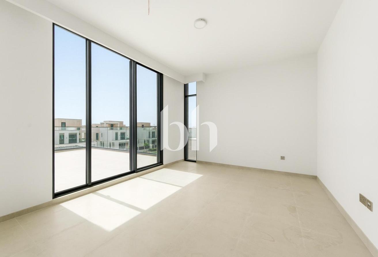 Modern Villa | Vacant | Great Quality photo 6