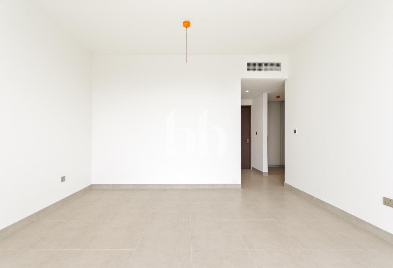 Modern Villa | Vacant | Great Quality photo 11