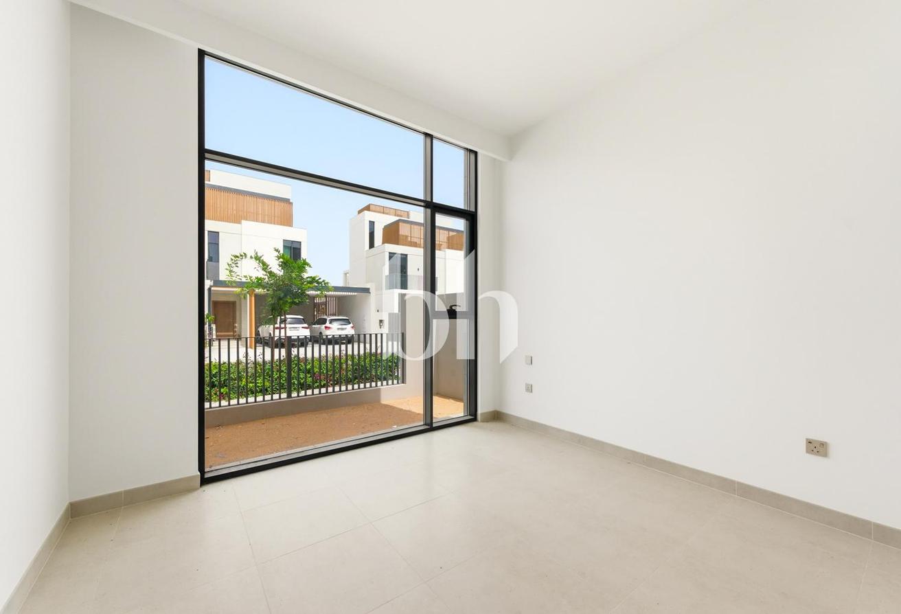 Modern Villa | Vacant | Great Quality photo 9