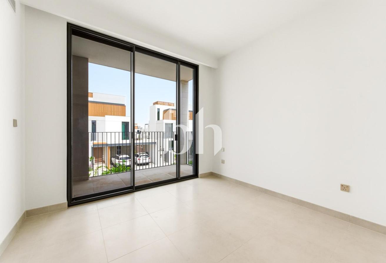 Modern Villa | Vacant | Great Quality photo 8