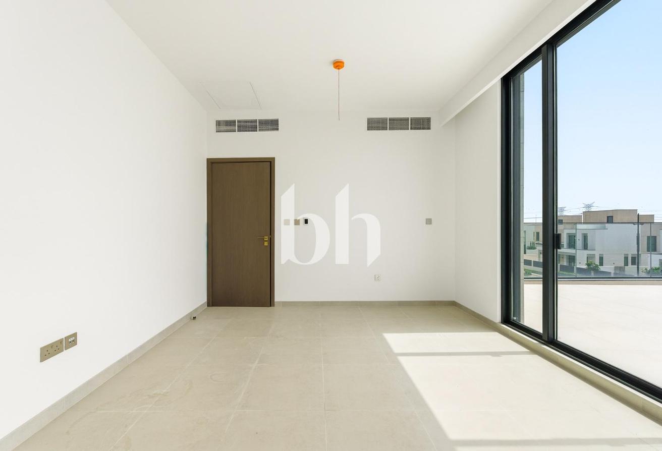 Modern Villa | Vacant | Great Quality photo 14