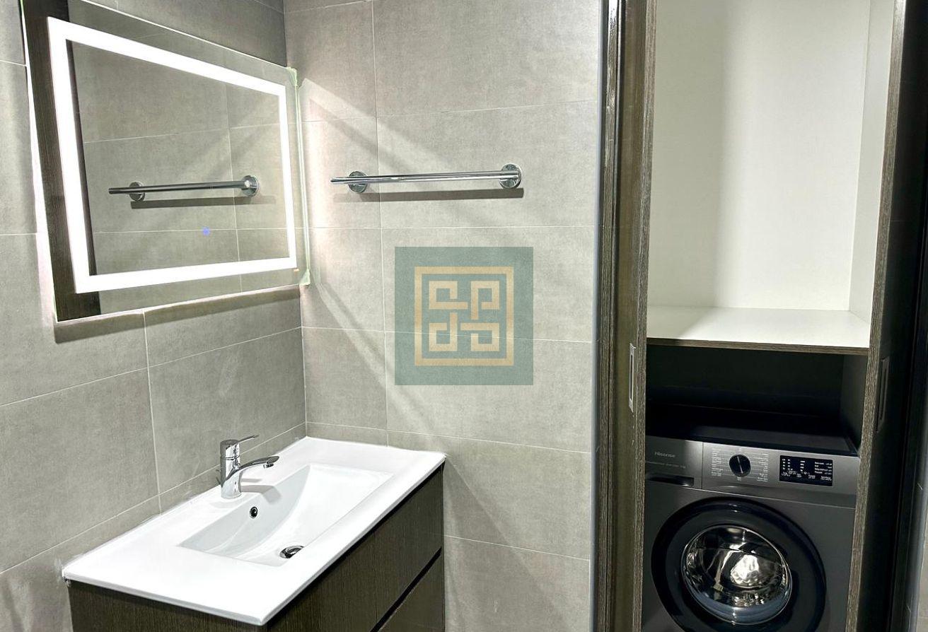Fully Furnished | High Floor | Skyline View photo 8
