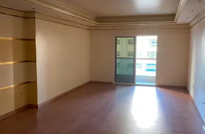 شقة - 3 غرف نوم - 4 حمامات للبيع في التعاون - الشارقة