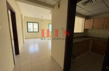 شقة - غرفة نوم - 2 حمامات للبيع في I07 - طراز مغربي - المدينة العالمية - دبي