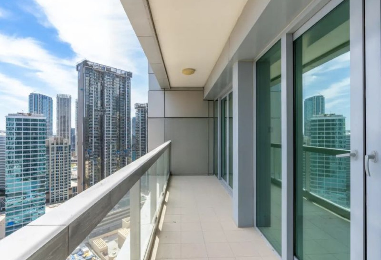 High Floor| Bright and Spacious | Vacant