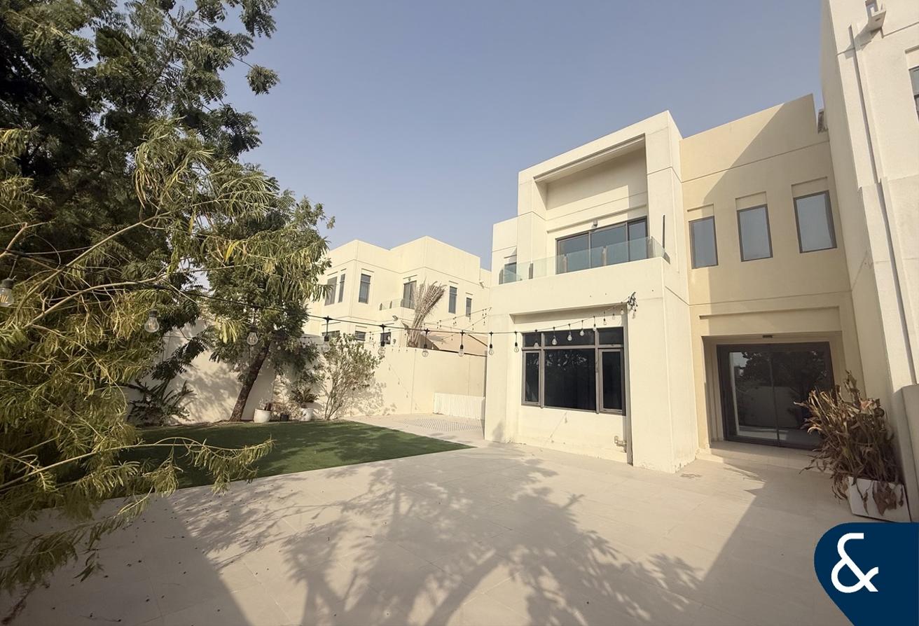 Vacant 4 Bedroom | Large Plot | Single Row photo 8