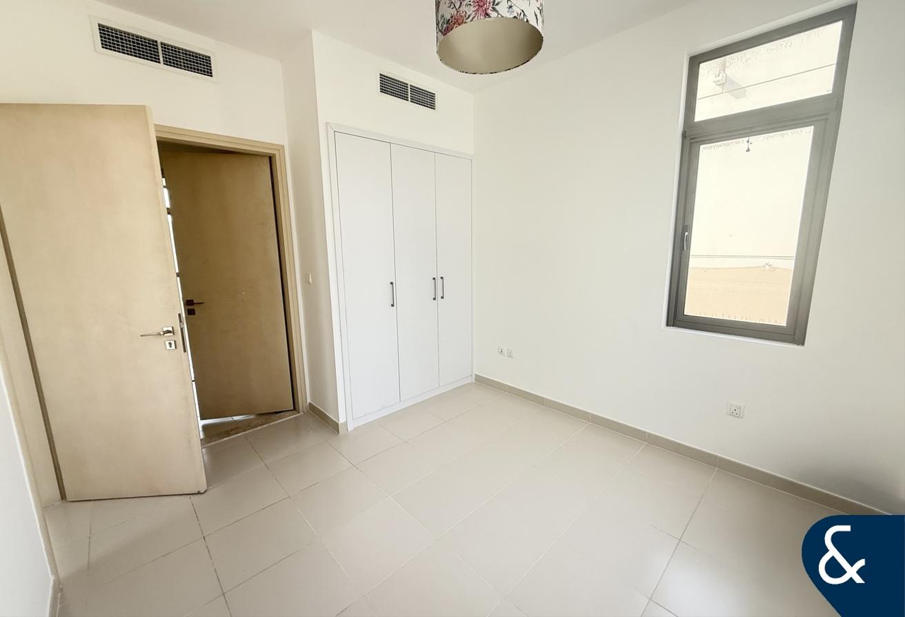 Vacant 4 Bedroom | Large Plot | Single Row photo 12