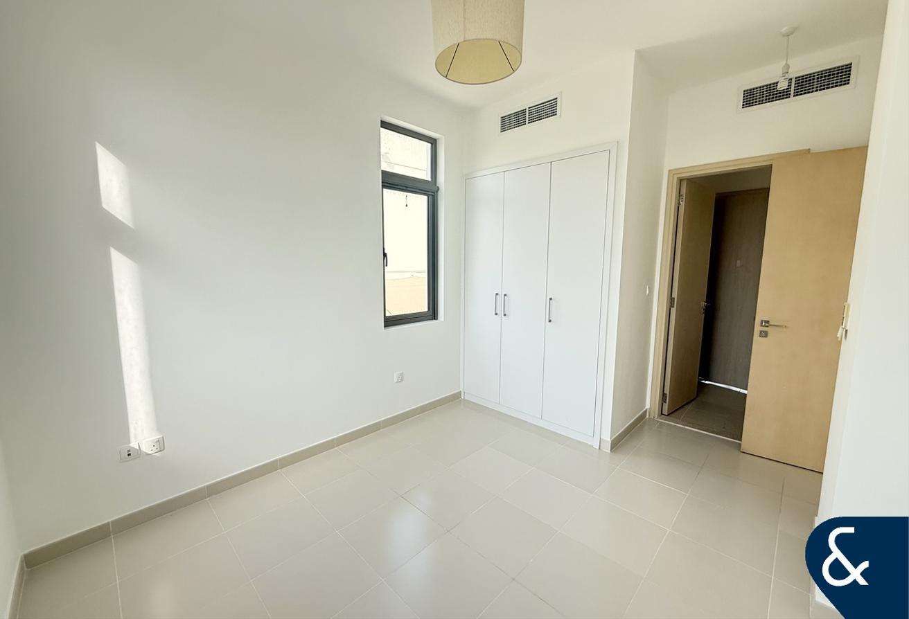 Vacant 4 Bedroom | Large Plot | Single Row photo 16