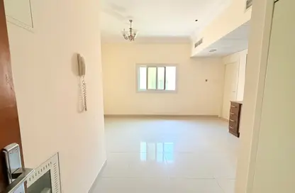 Apartment - 1 Bathroom for rent in Fire Station Road - Muwaileh - Sharjah