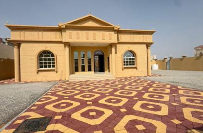 Villa - 4 Bedrooms - 5 Bathrooms for rent in Al Riffa - Ras Al Khaimah