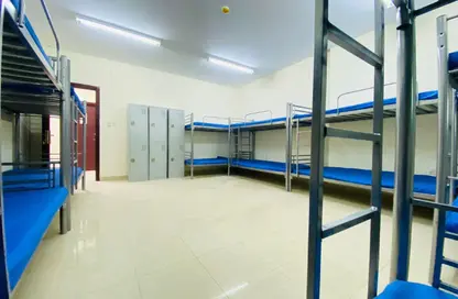 سكن الموظفين - استوديو - 8 حمامات للايجار في م-16 - مصفح الصناعية - مصفح - أبوظبي