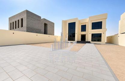 Villa - 4 Bedrooms - 6 Bathrooms for rent in Al Aweer 1 - Al Aweer - Dubai