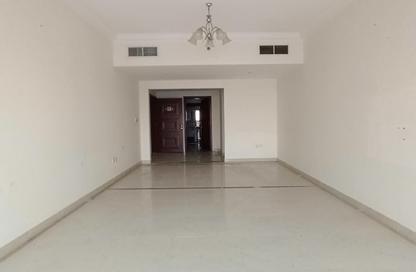 Apartment - 3 - 5 for rent in Lake Tower - Al Majaz 1 - Al Majaz - Sharjah
