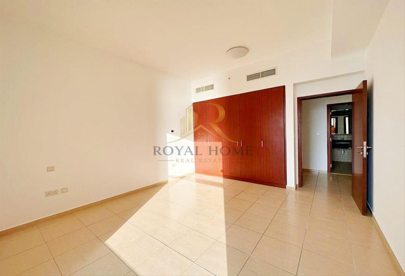 Spacious 3BR | Beachfront Living | Prime Location photo 7