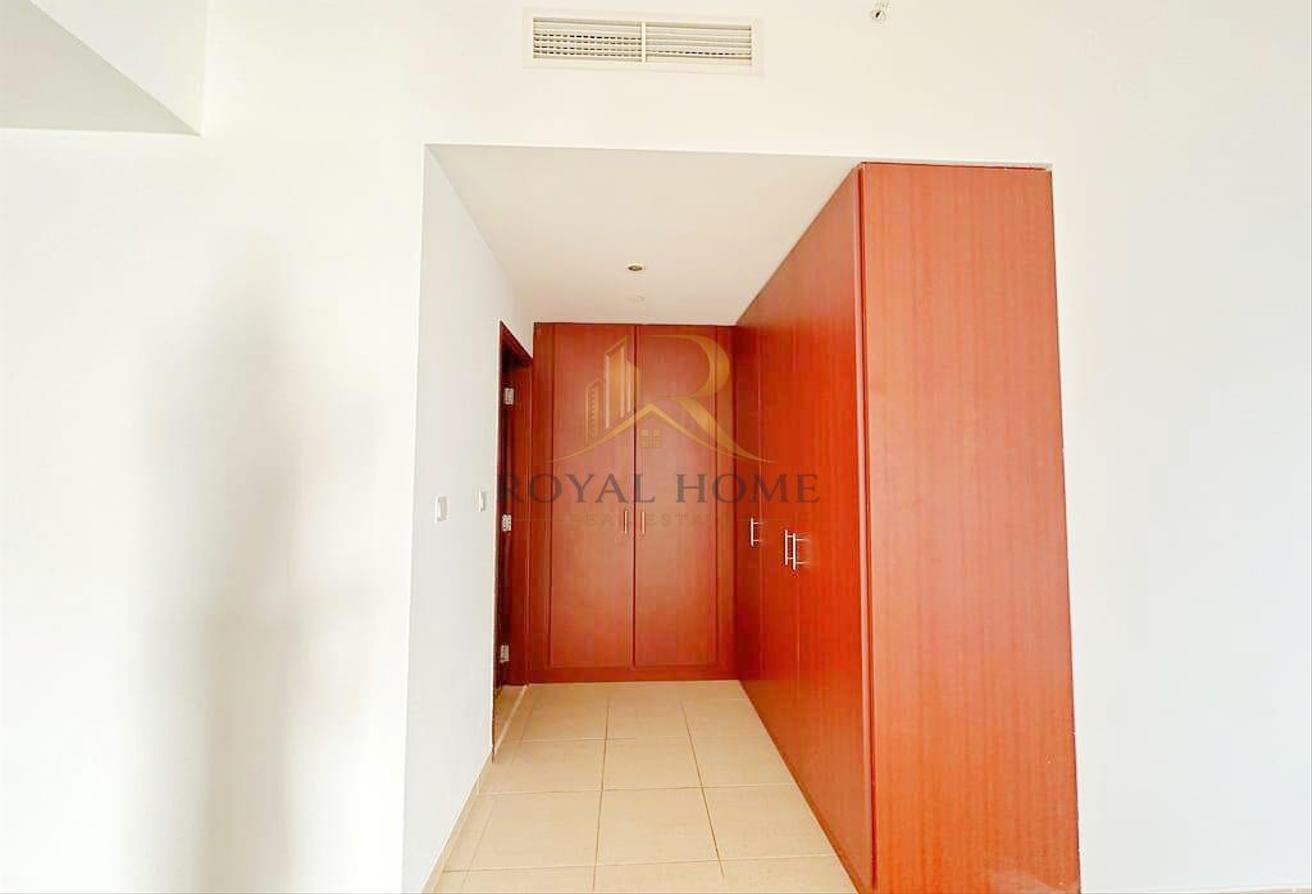 Spacious 3BR | Beachfront Living | Prime Location photo 8