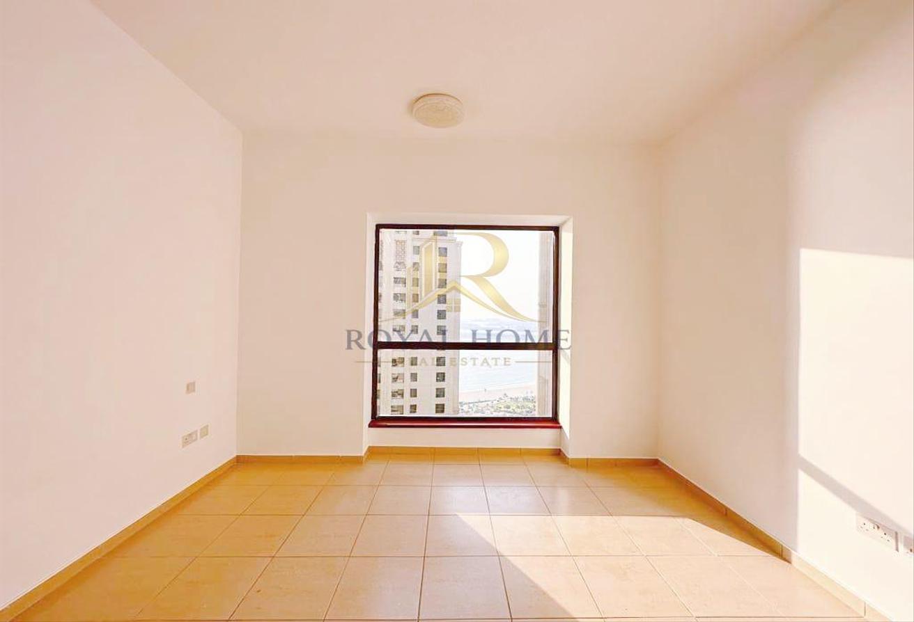 Spacious 3BR | Beachfront Living | Prime Location photo 4