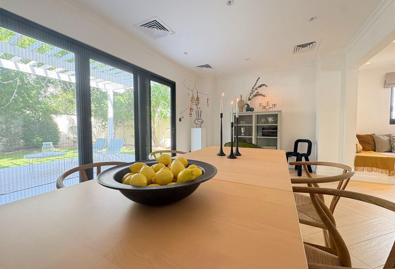 Exquisite 4BR Villa | Maid + Study | Skyline Views photo 11