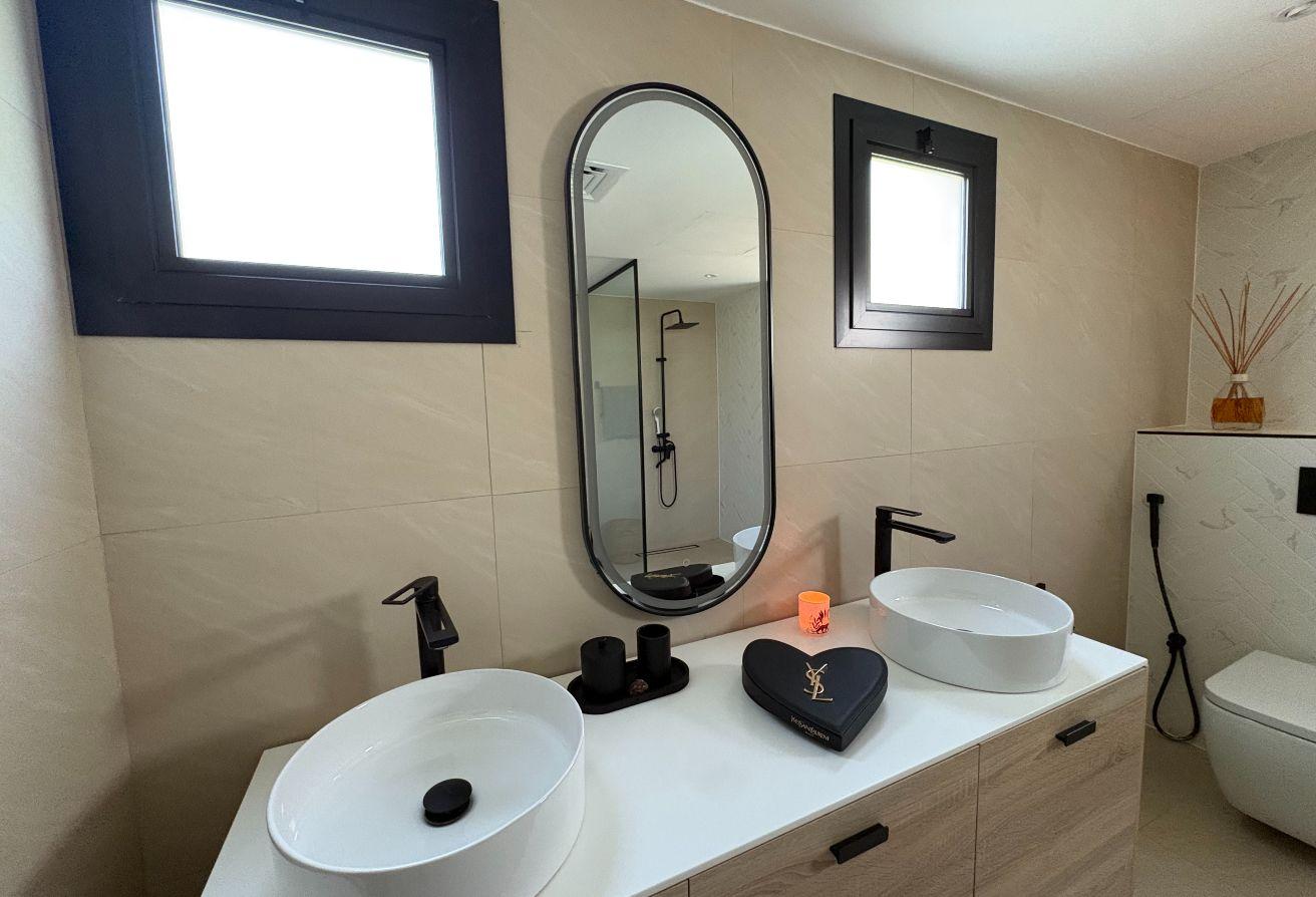 Exquisite 4BR Villa | Maid + Study | Skyline Views photo 18