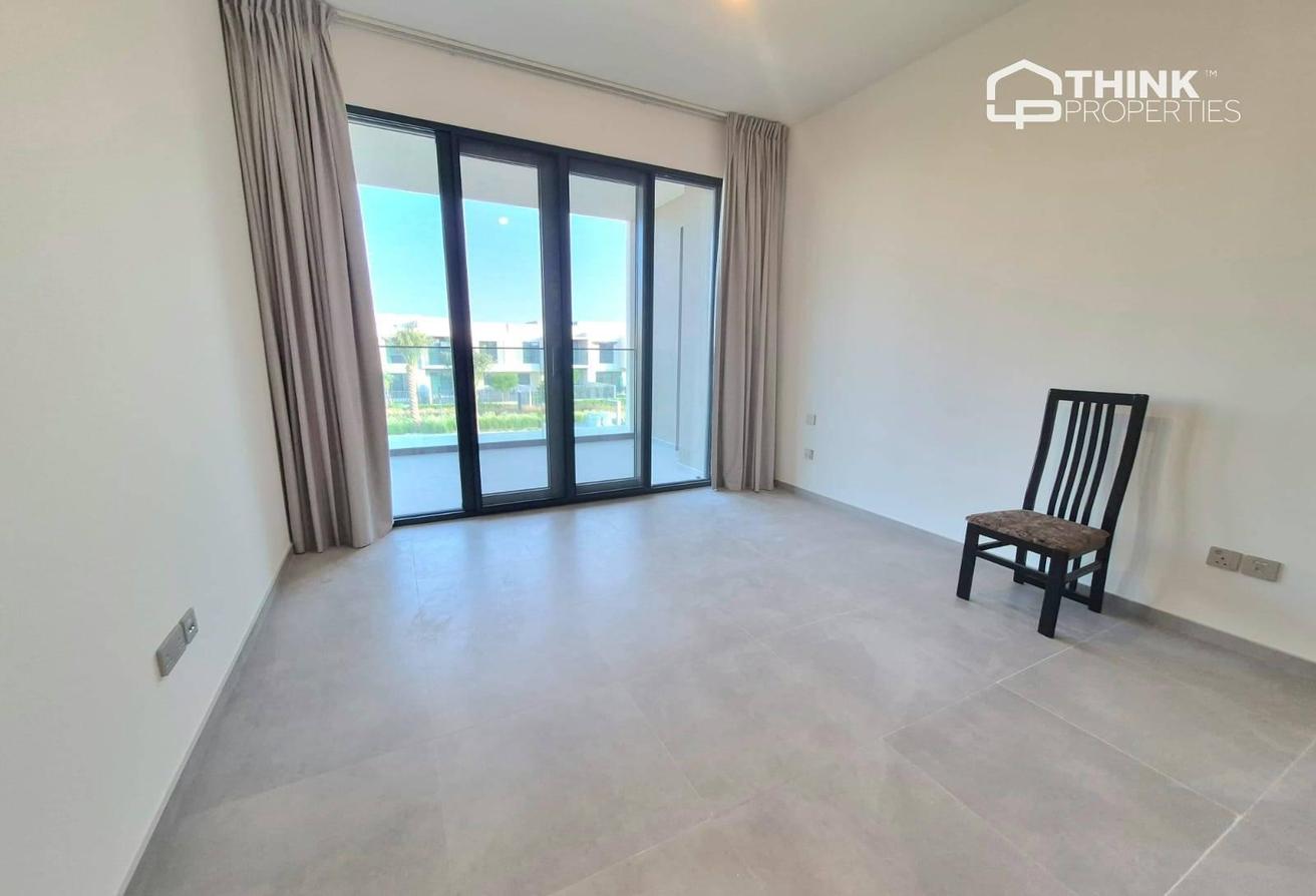 Corner Villa Close to Exit | Vacant | Large Plot photo 5