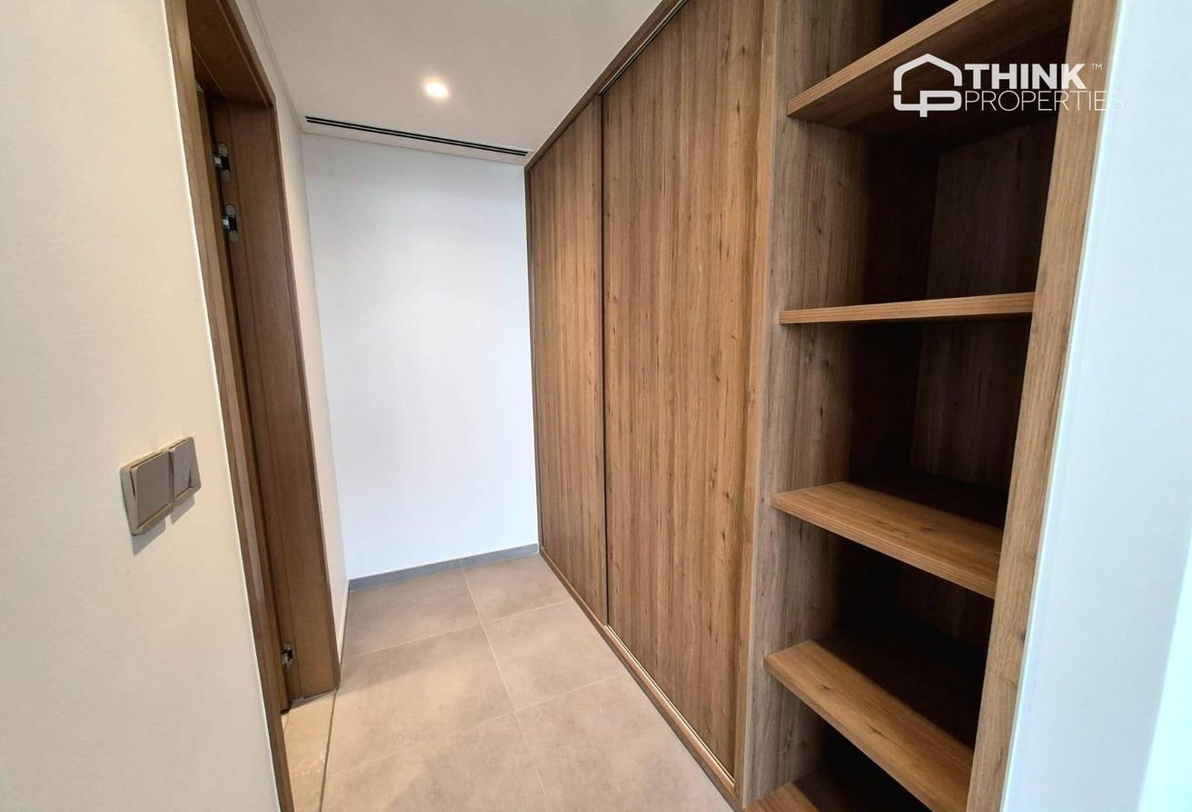 Corner Villa Close to Exit | Vacant | Large Plot photo 9