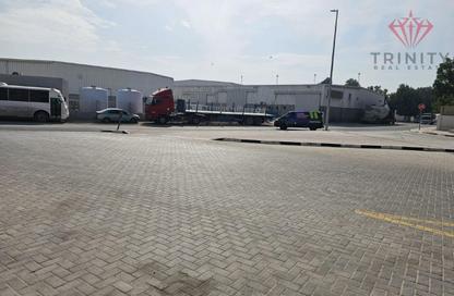 Warehouse - Studio - 4 Bathrooms for rent in Jebel Ali Industrial 1 - Jebel Ali Industrial - Jebel Ali - Dubai