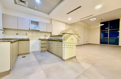 شقة - غرفة نوم - 2 حمامات للايجار في يو تي سي ريزيدنس - الوصل - دبي