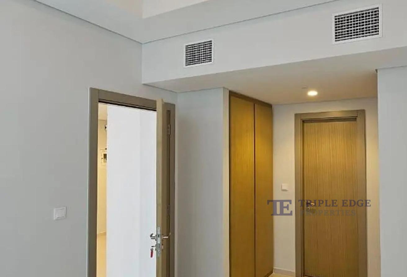 High-Floor 1BR | Furnished| City & Pool View photo 5