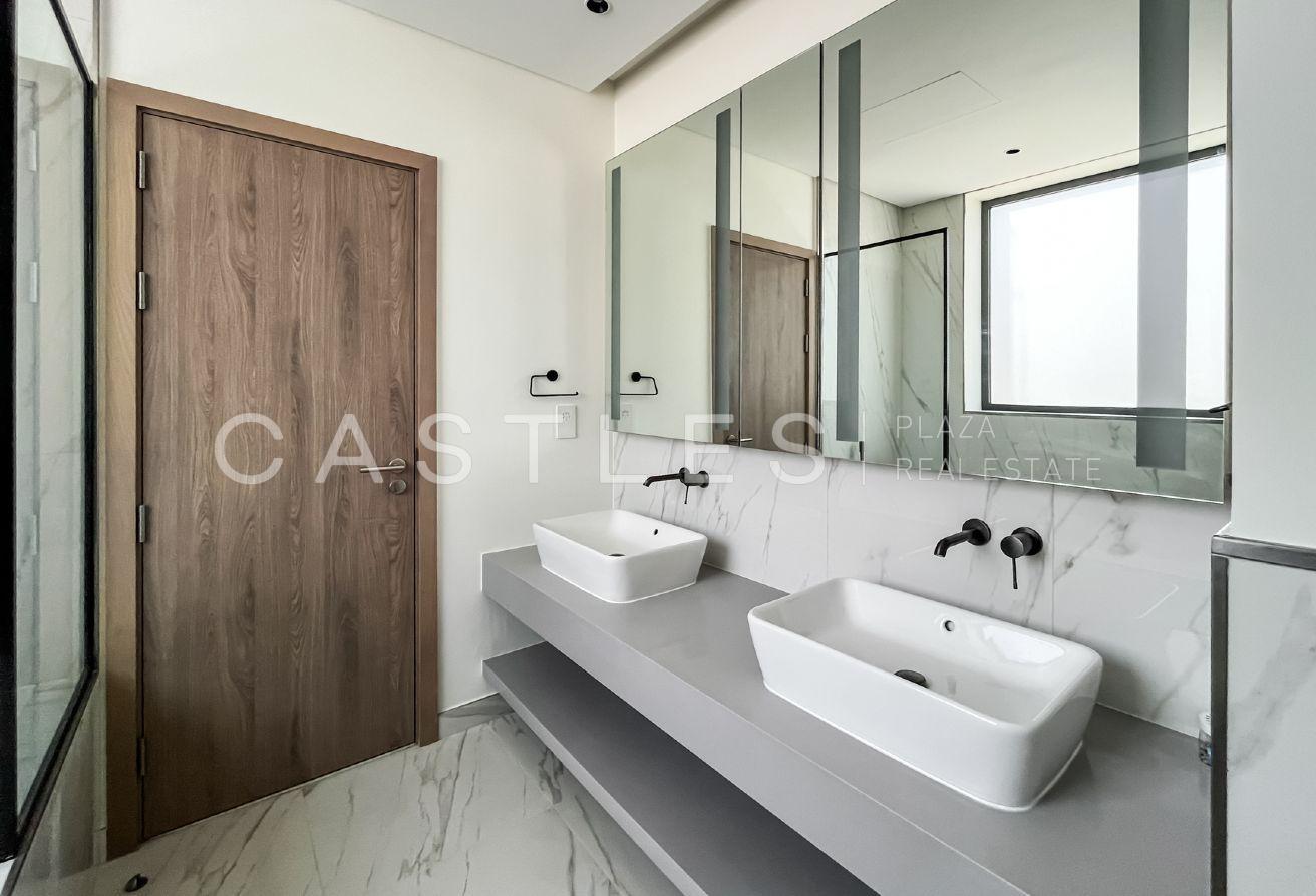Spacious 4 Bedroom Villa | For Rent photo 15