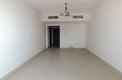 Apartment - 2 - 3 for rent in Lake Tower - Al Majaz 1 - Al Majaz - Sharjah
