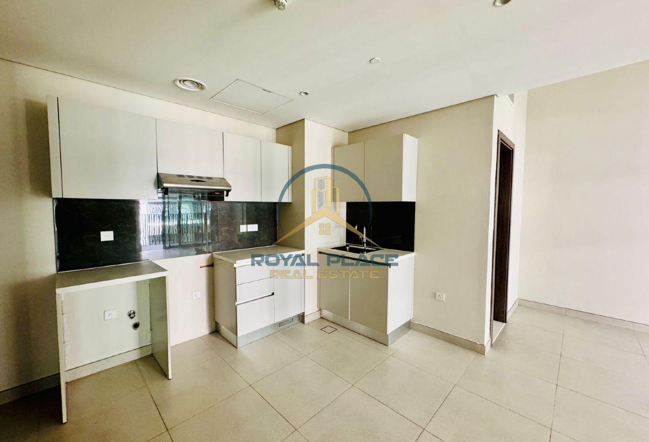 STAFF & FAMILY | UNFURNISHED | MIDDLE FLOOR photo 5