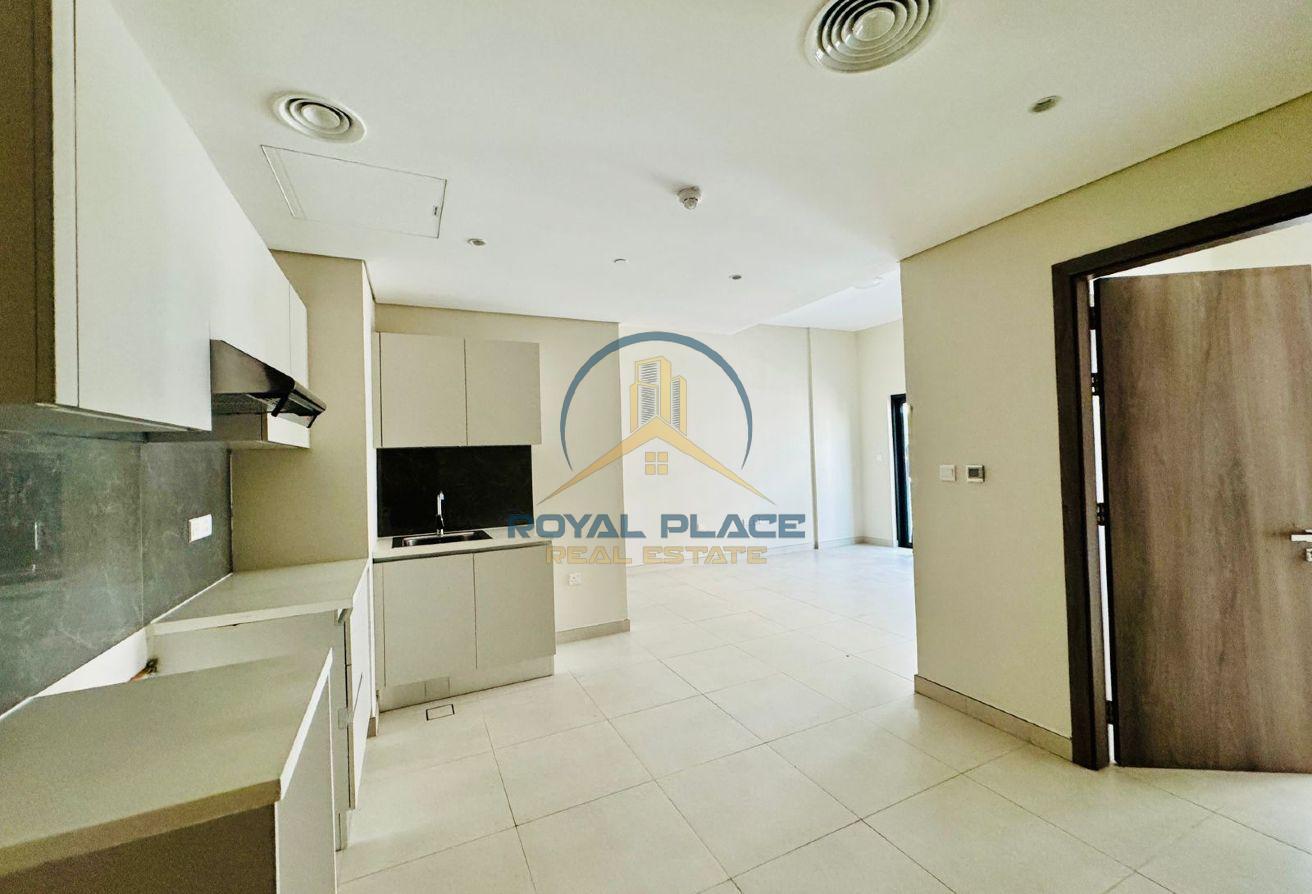 STAFF & FAMILY | UNFURNISHED | MIDDLE FLOOR photo 4