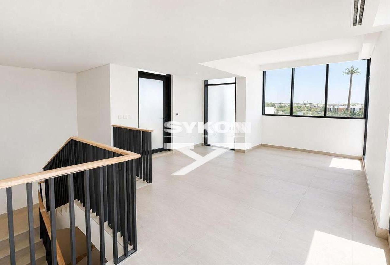 Large Corner Plot | 4 Bedroom + Maid | Unfurnished photo 7