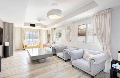 Villa - 2 Bedrooms - 3 Bathrooms for rent in Springs 8 - The Springs - Dubai